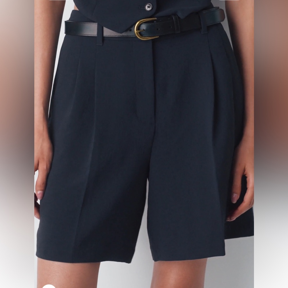 The effortless short long Navy